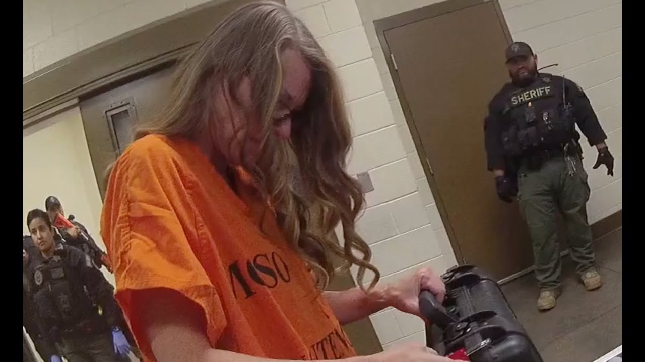 What's inside the locked black box Lori Vallow Daybell brought with her to jail?