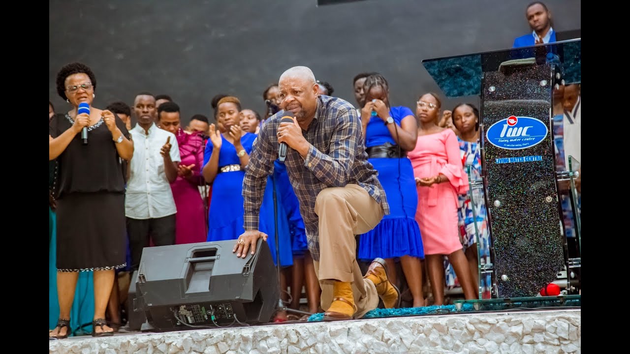 APOSTLE SOLLY MAHLANGU ALIVYOZUNGUMZA MANENO MAZITO KWA APOSTLE LILIAN NDEGI