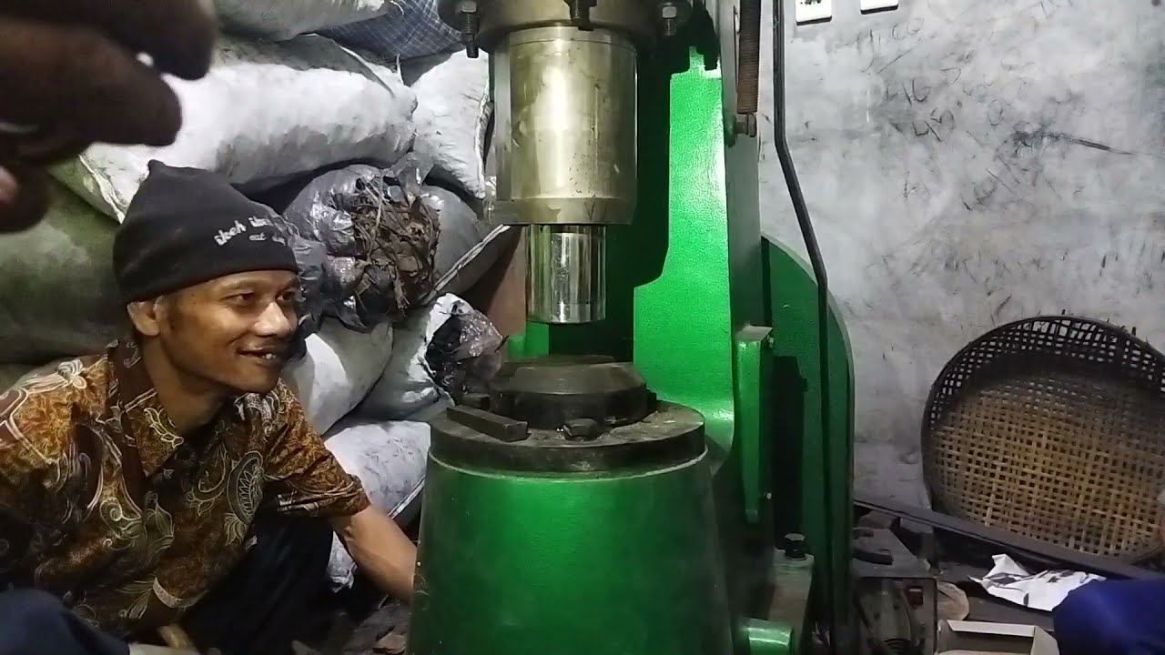 mengganti palu mesin pandai besi / air hammer 