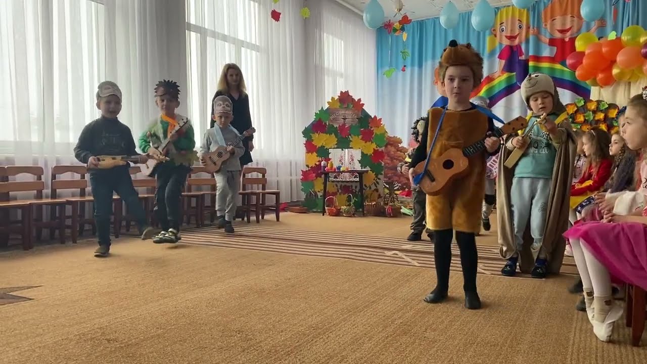 Танок хлопчиків їжачків. Свято осені.
