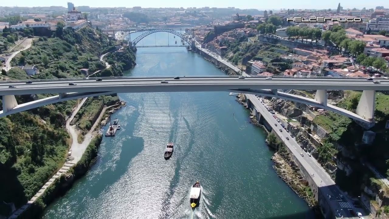 Voando sobre os barcos e pontes do Rio Douro primeira parte com o Drone Dji Mavic 2 Zoom - 4K UHD