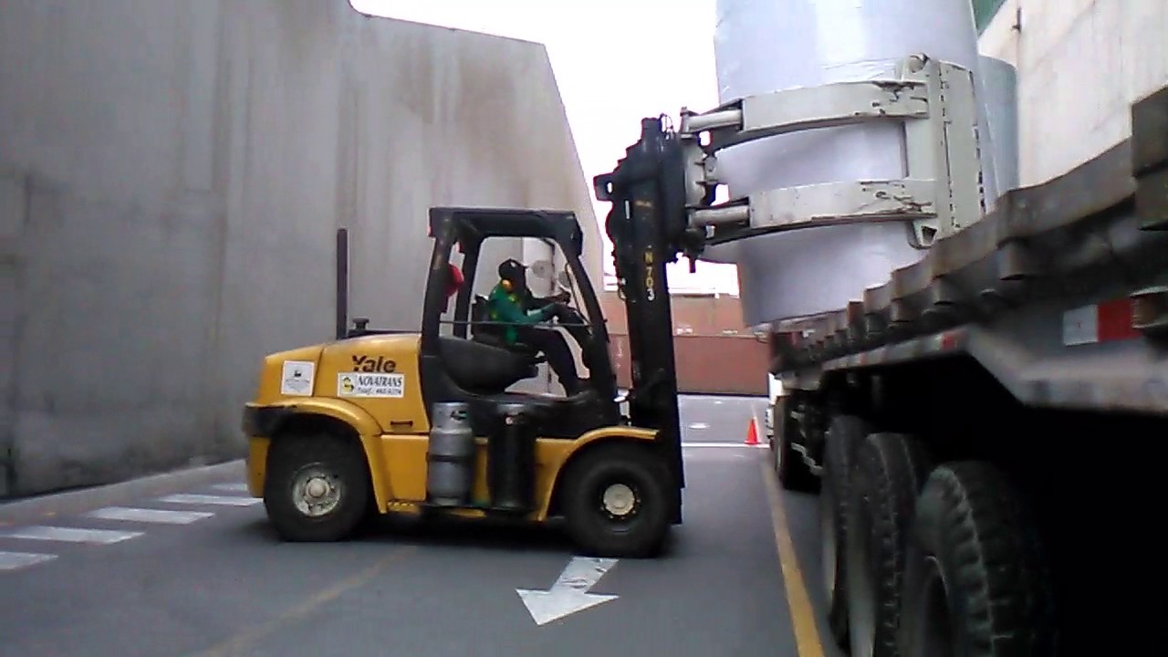 Montacarga Jumbero con clamp o bobinero