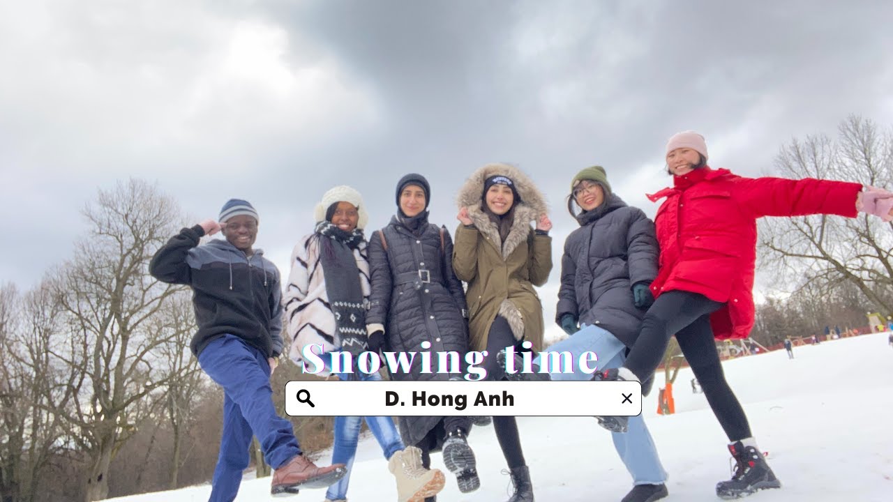 Normafa Park with classmates🏔 - Snowing fight ❄️ Building snowman⛄️