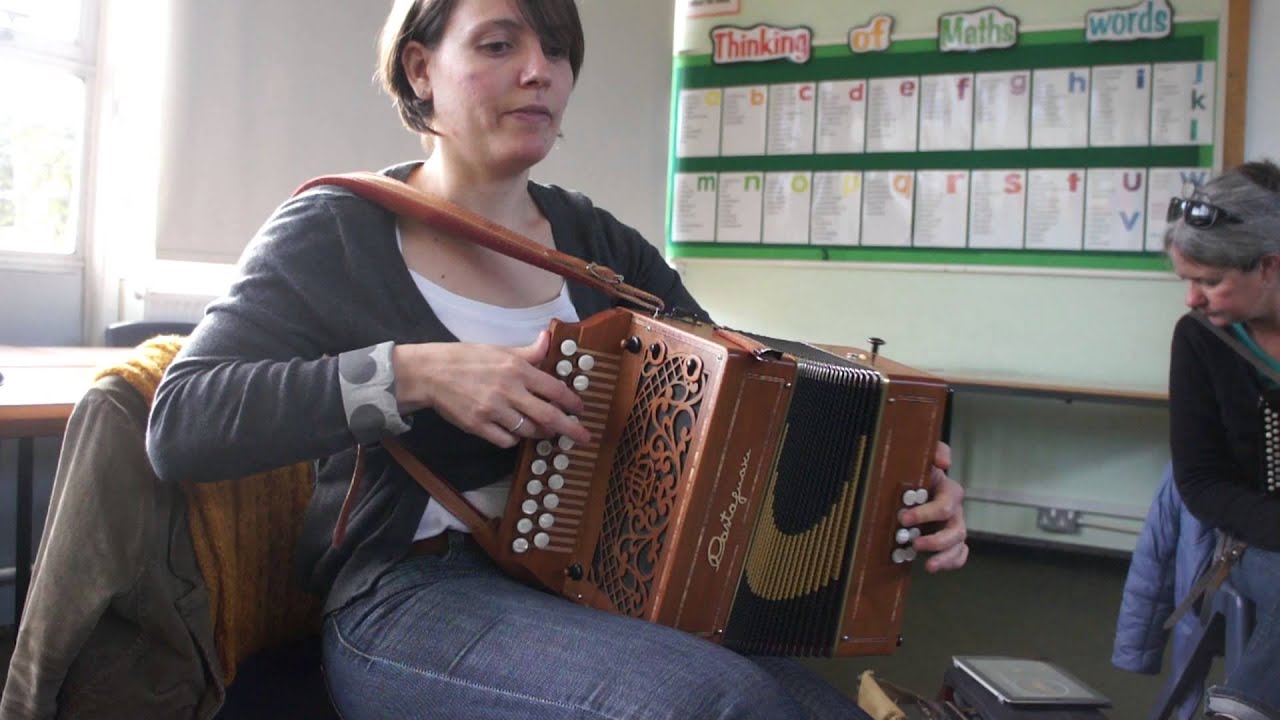 Marjorie Stephany plays Les Dames - 3/8 bourree