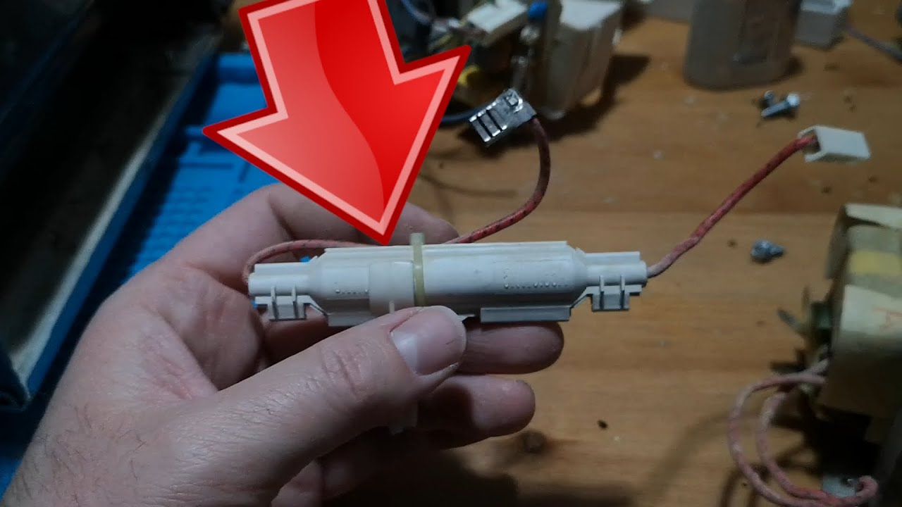 Pourquoi mon four à micro-ondes ne chauffe plus? (2 solutions)