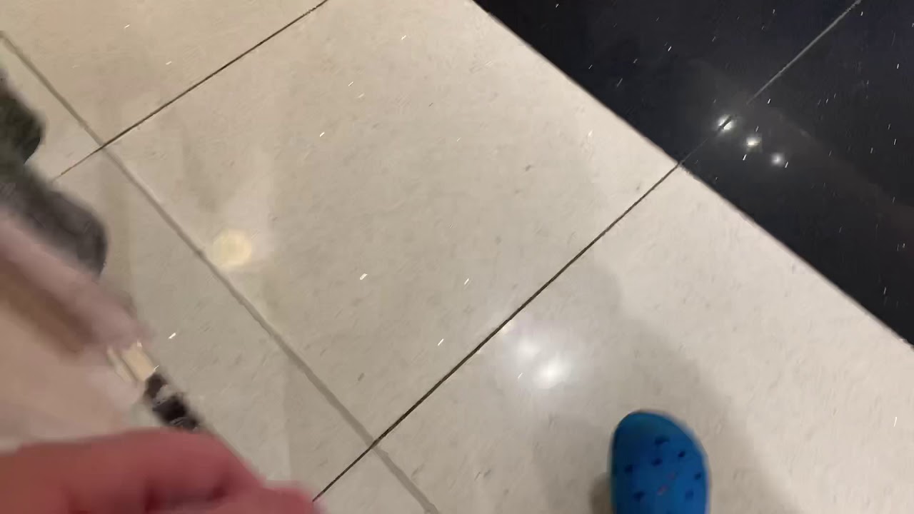 EPIC FAIL Schindler escalators @ Forever 21 Lincoln Rd. Miami Beach, FL