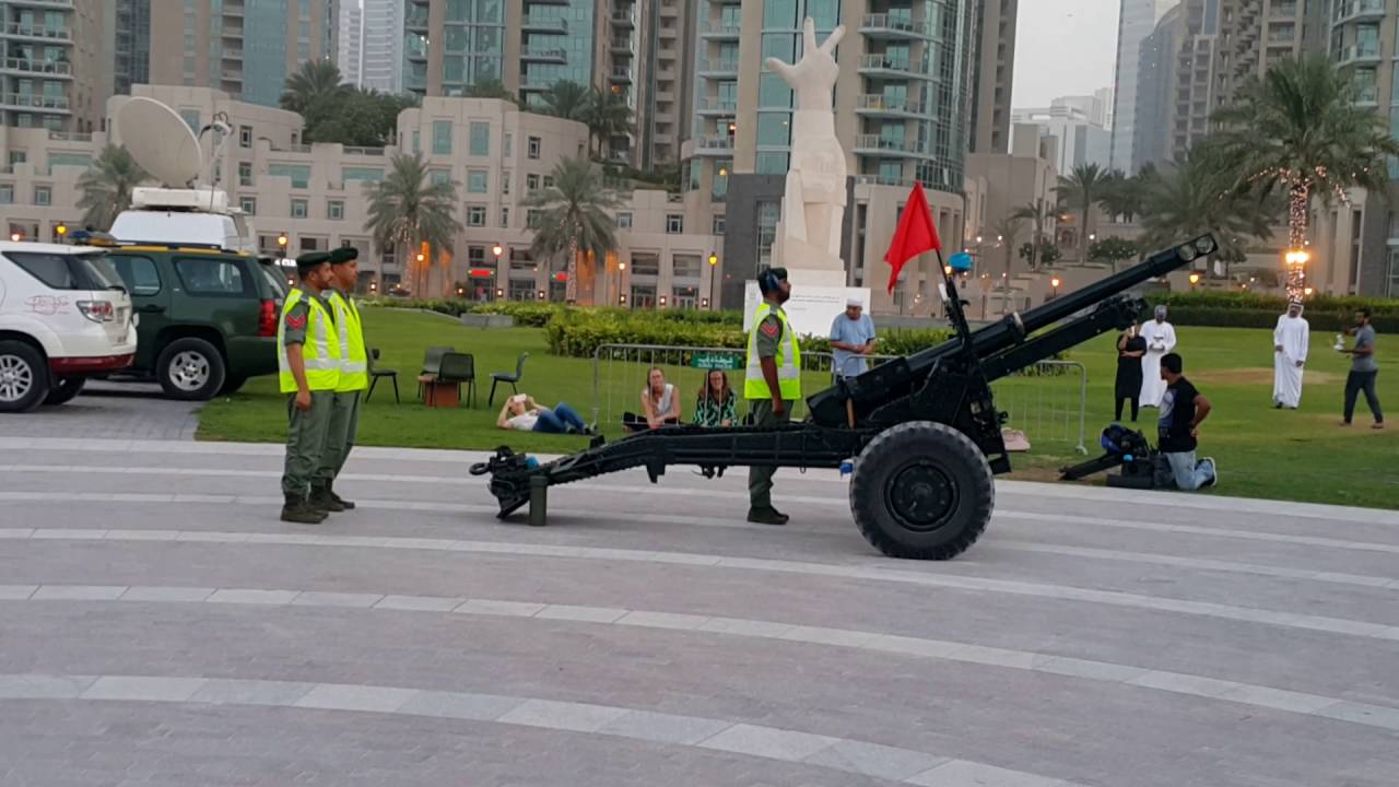 تصوير حي : مدفع الإفطار الرمضاني يضرب أمام برج خليفة في دُبي 19:06:2016 Ramadan Canon in Dubai