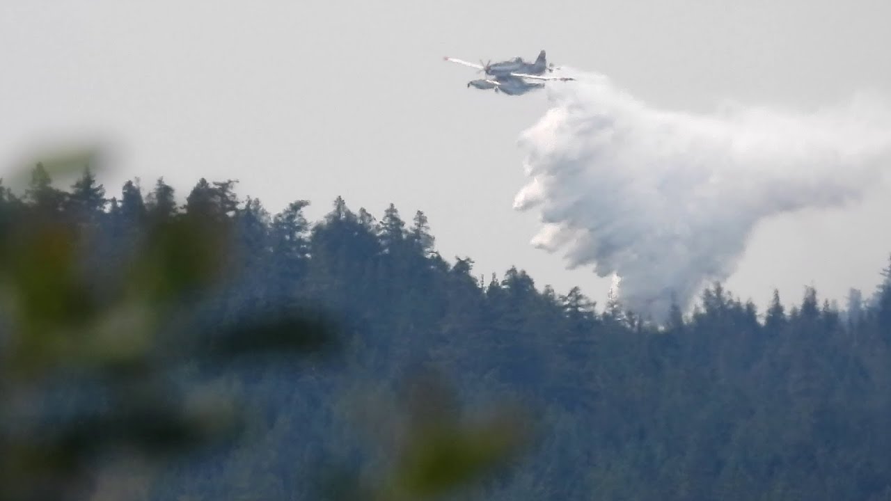 2025 Wesley Ridge Fire - Multiple Water Bombers and Helicopter Landing