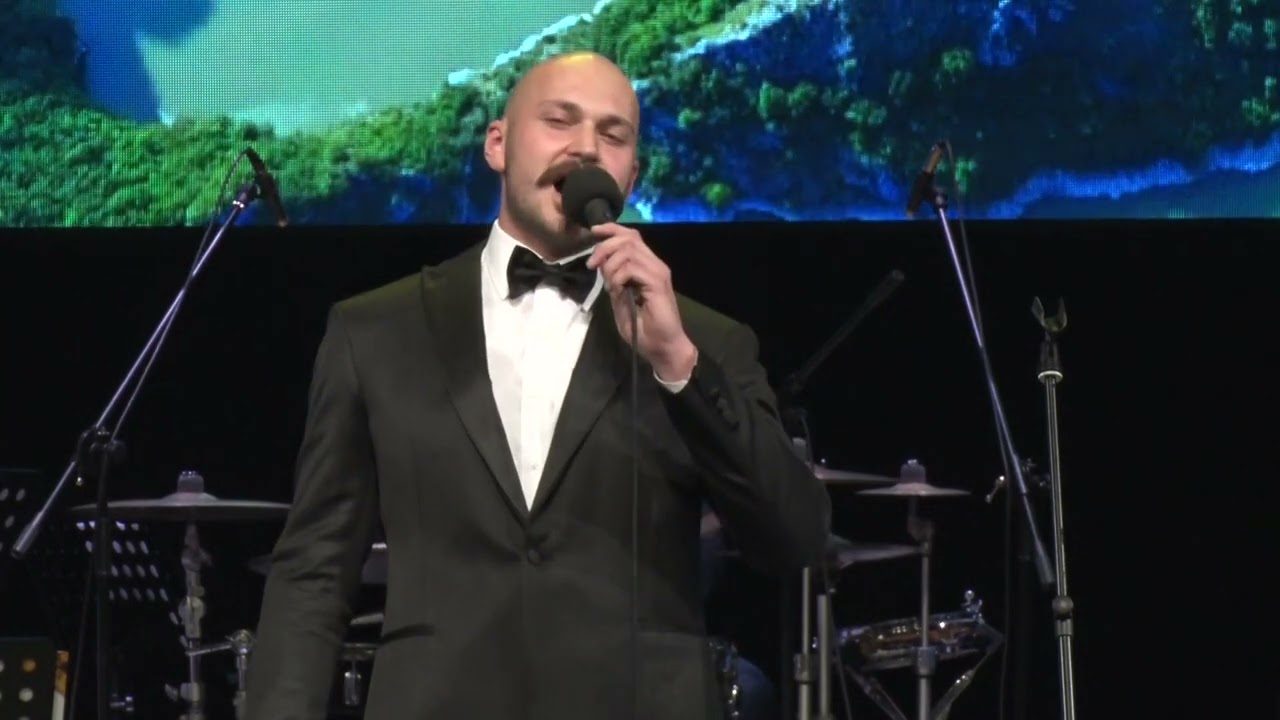 Filip Vučić - Sulejmana othranila majka | POBJEDNIČKA PJESMA 14. FESTIVALA SEVDALINKE