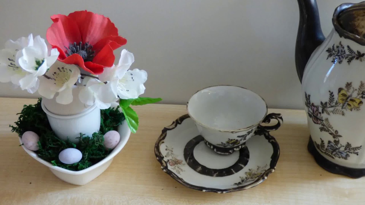 Easter decoration idea using egg cup,egg shells and flower