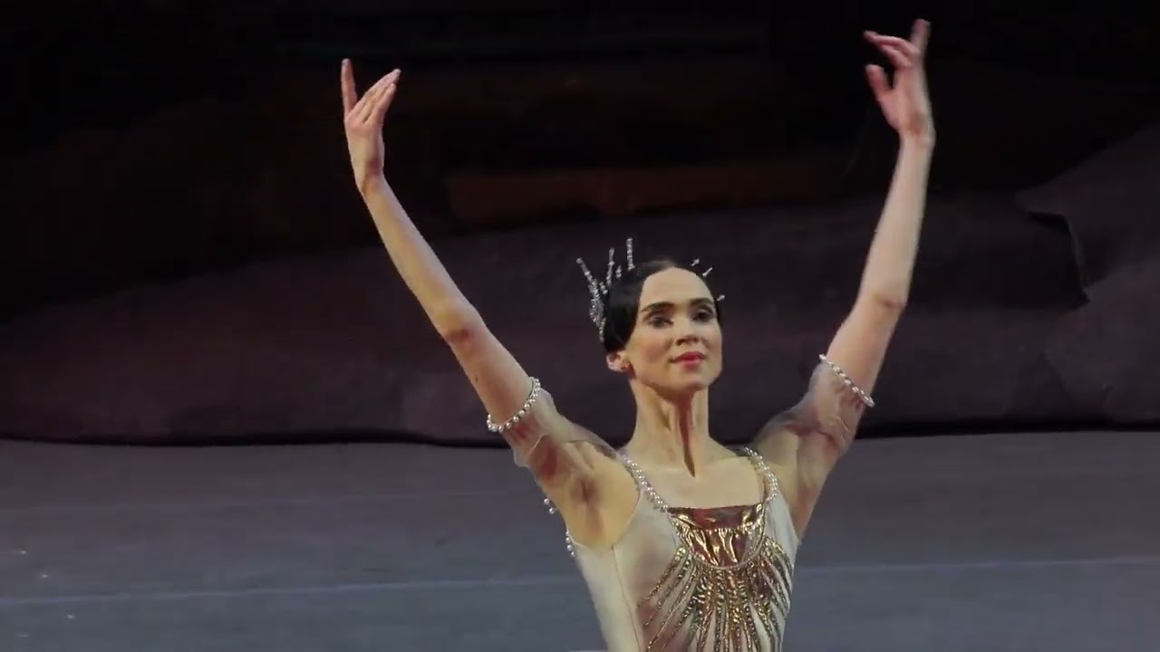 Olesya Novikova (Mariinsky Ballet) Sleeping Beauty, Act 2 variation (Vikharev reconstruction)
