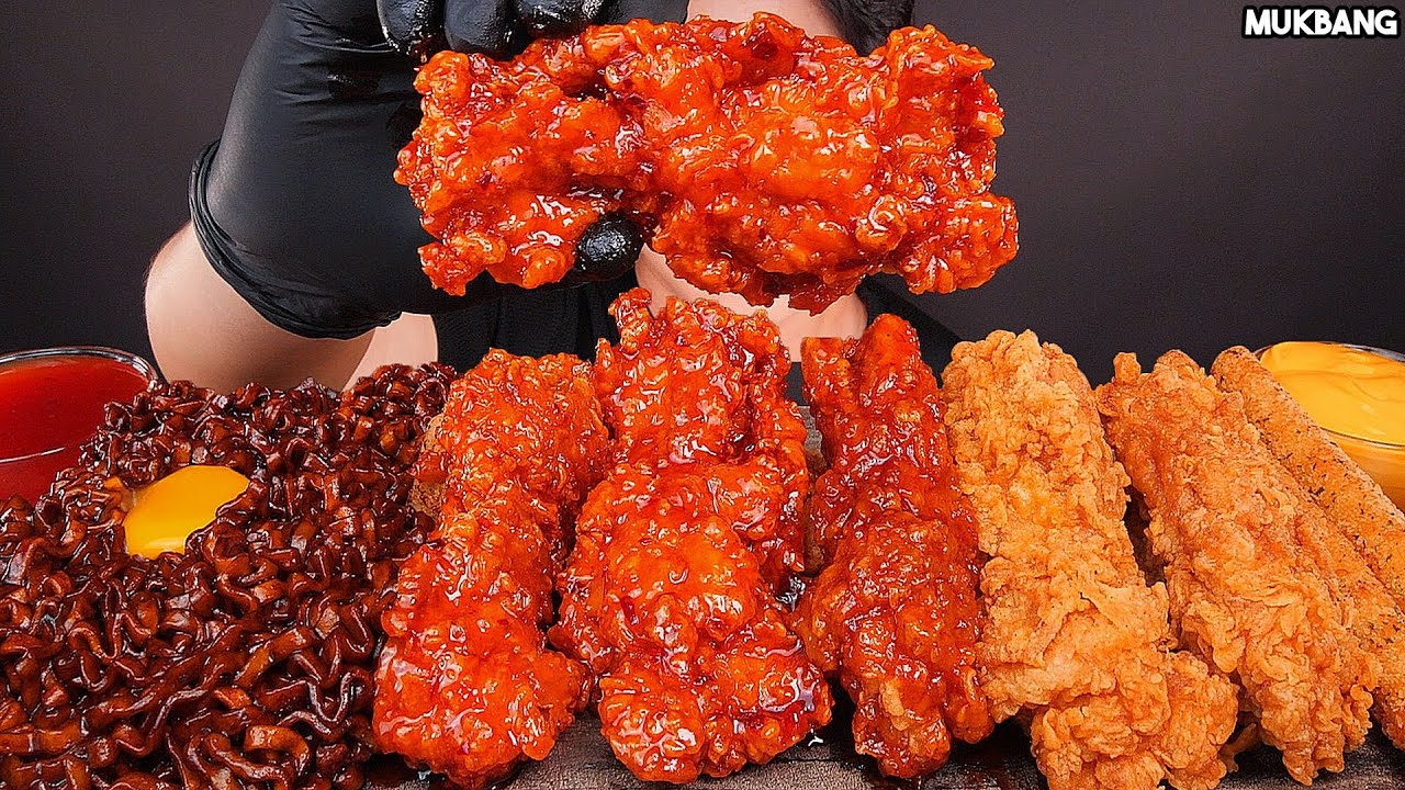 жареный цыпленок и лапша KFC FRIED CHICKEN 🍗 BLACK BEAN NOODLES CHEESE STICK EATING ASMR MUKBANG