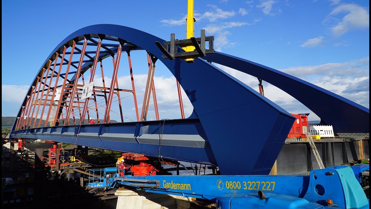 Brückenschub der neuen Weser-Brücke bei Fuhlen | Schwertransport