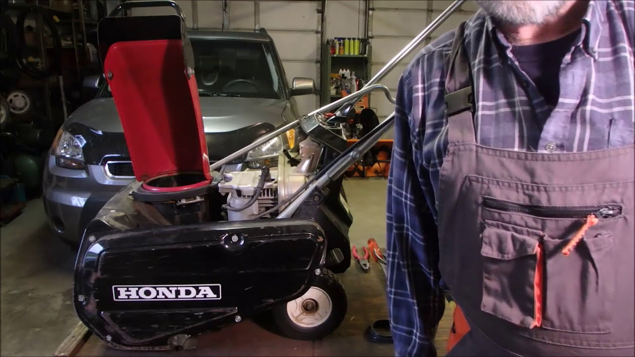 Leaking Fuel on a Honda HS35 Snow Sweeper Pt 1
