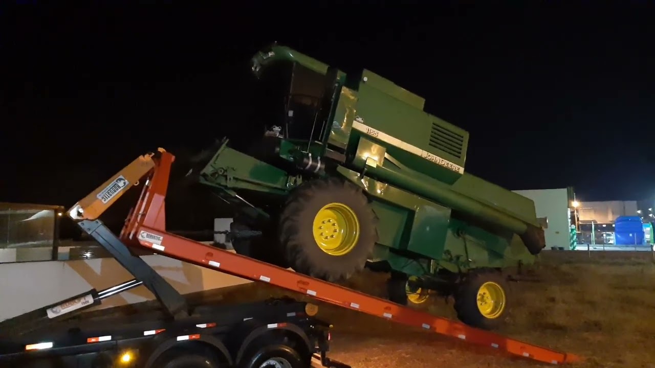 Carregando Colheitadeira JOHN DEERE no Roll-On Roll-Off ROBUSTEC na 25ª Festa do Colono, Turvo, SC.
