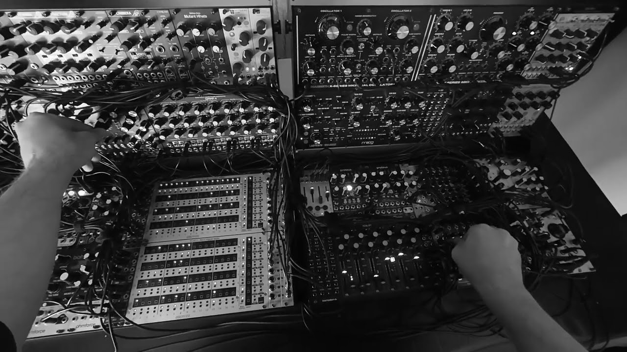 Modular Techno Improv // Groove/Hypnotic // 141 BPM // Vhikk X // Moog // Macbeth // Collide 4
