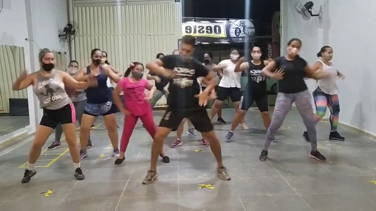 Mão na cabeça e rala - Oz Bambas (COREOGRAFIA) Prof. Klysmann