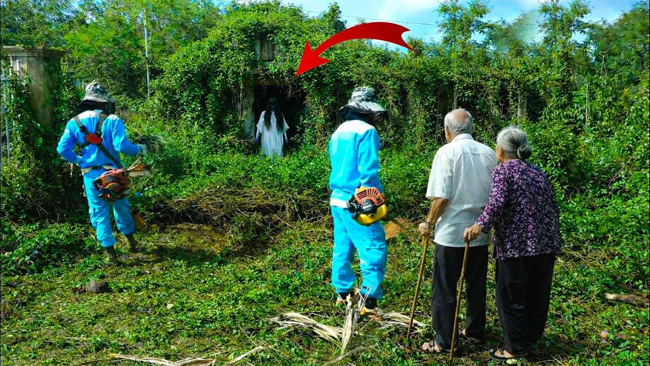 Time-Lapse: Cleaning an Abandoned House for Elderly Couple 😱 Shocking White Figure Found Inside