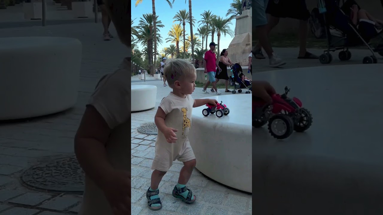 Kids Play with Toy Cars Outside 🚗👧👦 