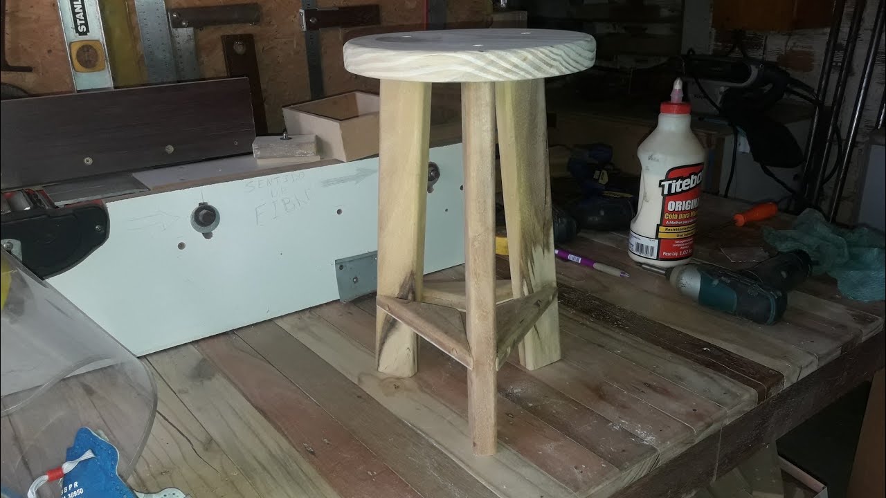 BANQUETA.BANQUINHO  ESTILIZADO