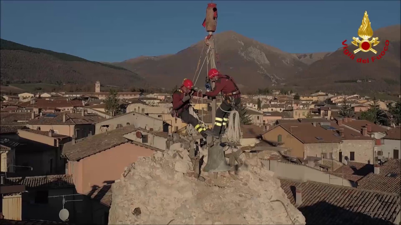 Terremoto, recuperata la campana dell'Addolorata di Norcia