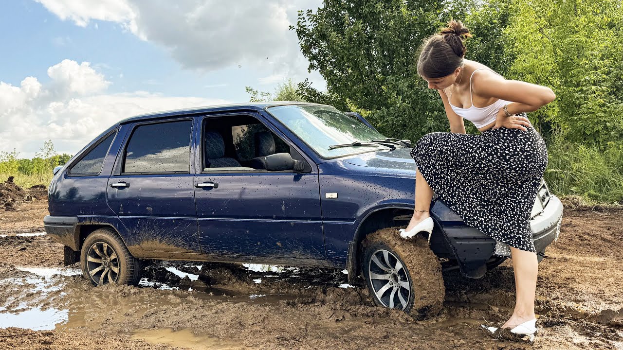 CAR STUCK || Country house inspection