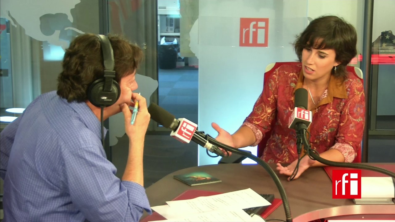 La cantante argentina Clara Cantore  con Jordi Batalle en El invitado de RFI