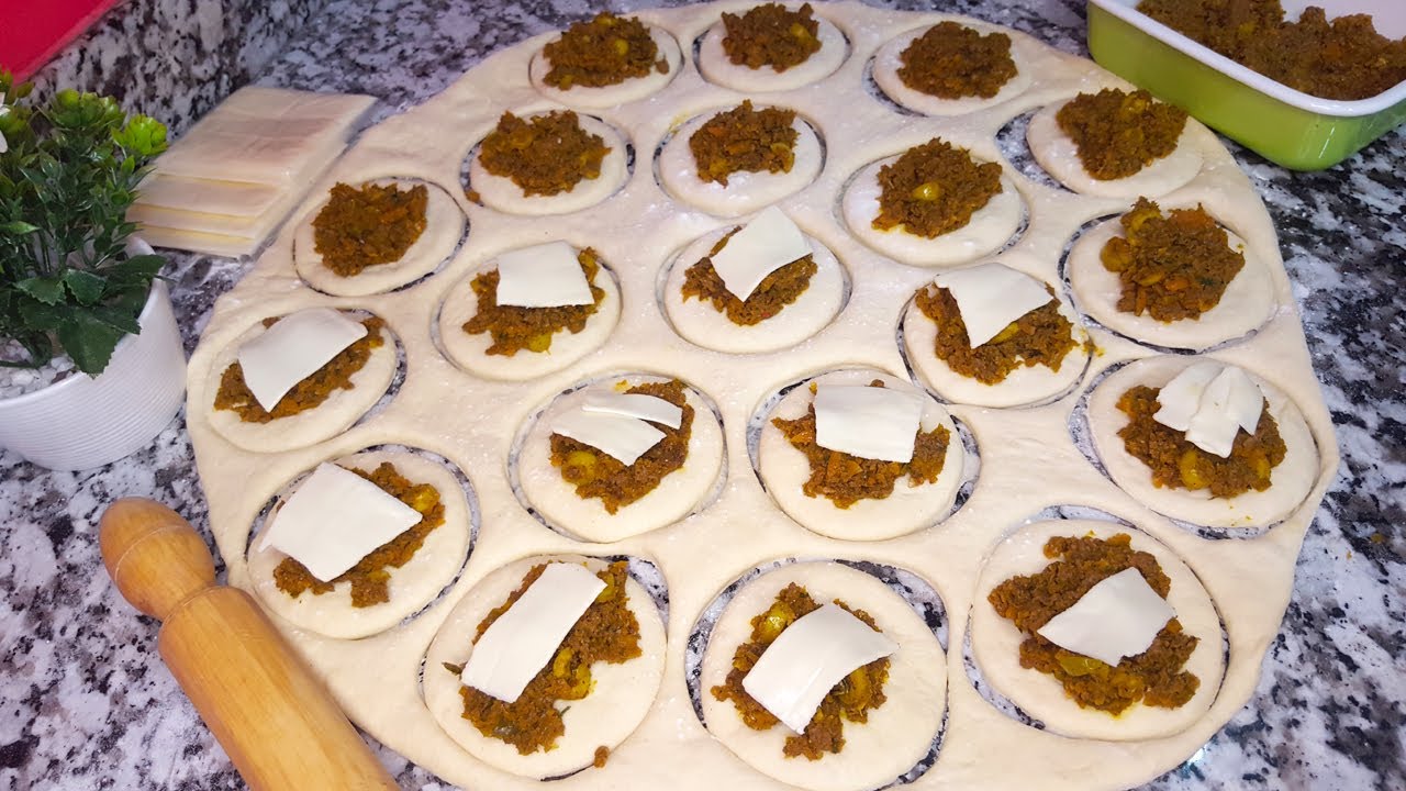 عليهم الطلب/من ألذ ما يمكن ليك تحضريه بكمية وفيرة بعجينة خطيرة بدون دلك/فطائر صغار شهوة منهم كيحمقو