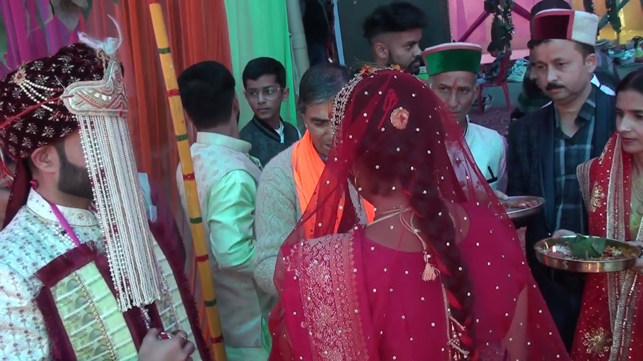 duhle raja ka swagat dekho kaise kiya jata hai