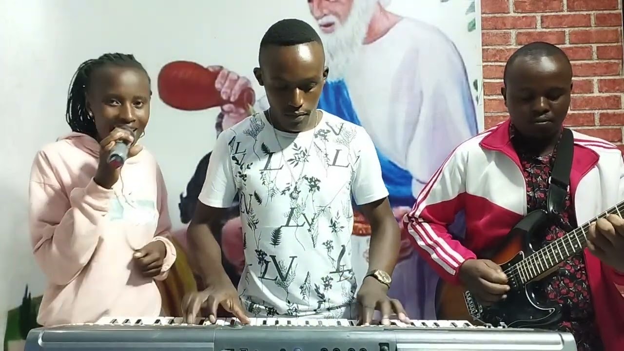 Rui runene by Joseph Njenga ft francoh pianist and Esther