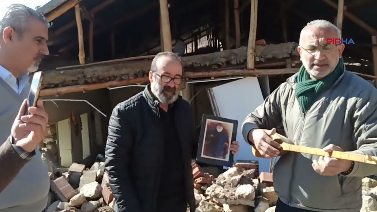 Adıyaman'da Pir Hüseyin Büyükşahin'in yüz yıllık sazı enkazdan çıkarıldı