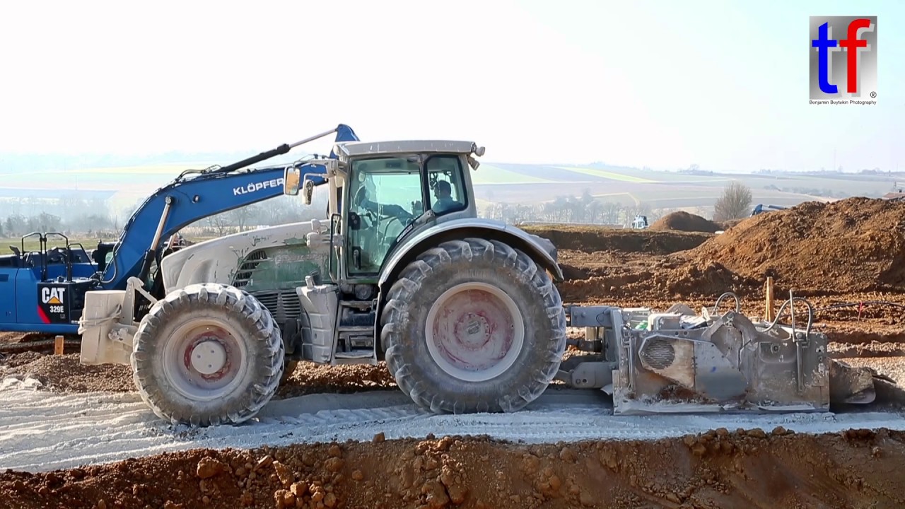 FENDT 936 Vario mit Anbaufräse Wirtgen WS 250, Weiler zum Stein, Germany, 14.02.2017.