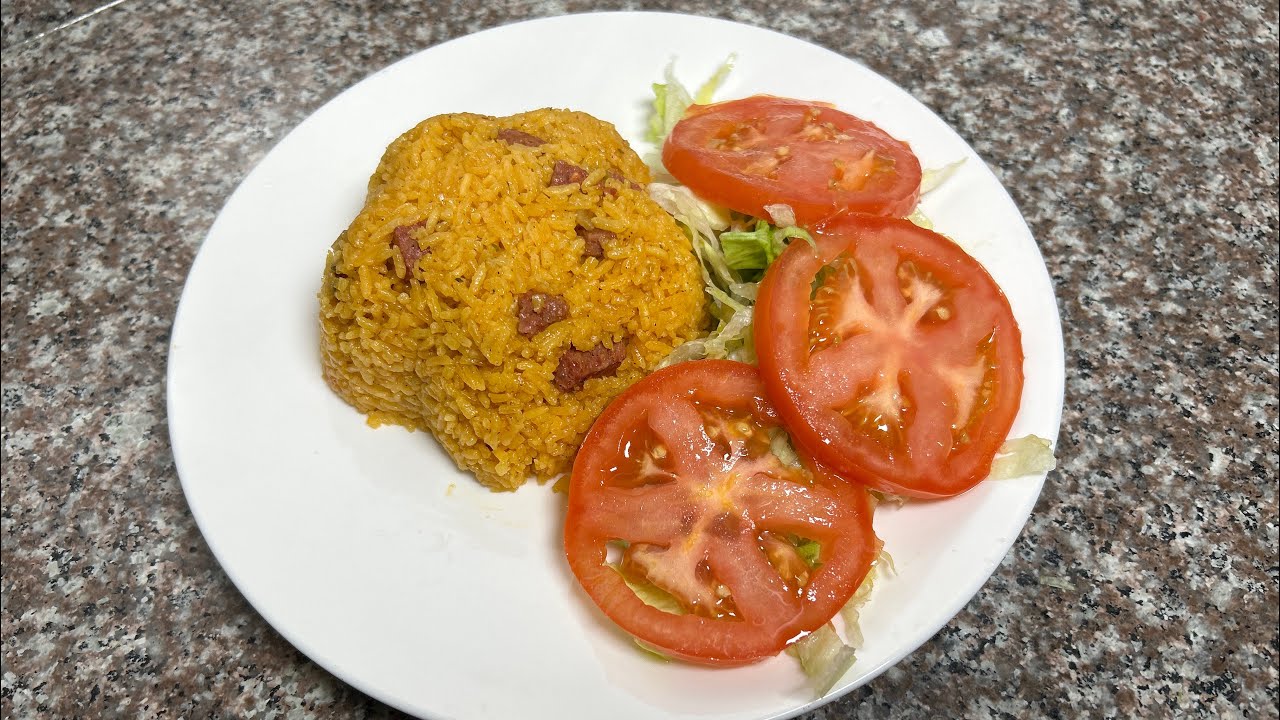 Rapido, Fácil y Súper Delicioso Locrio De Salami Con Ensalada 