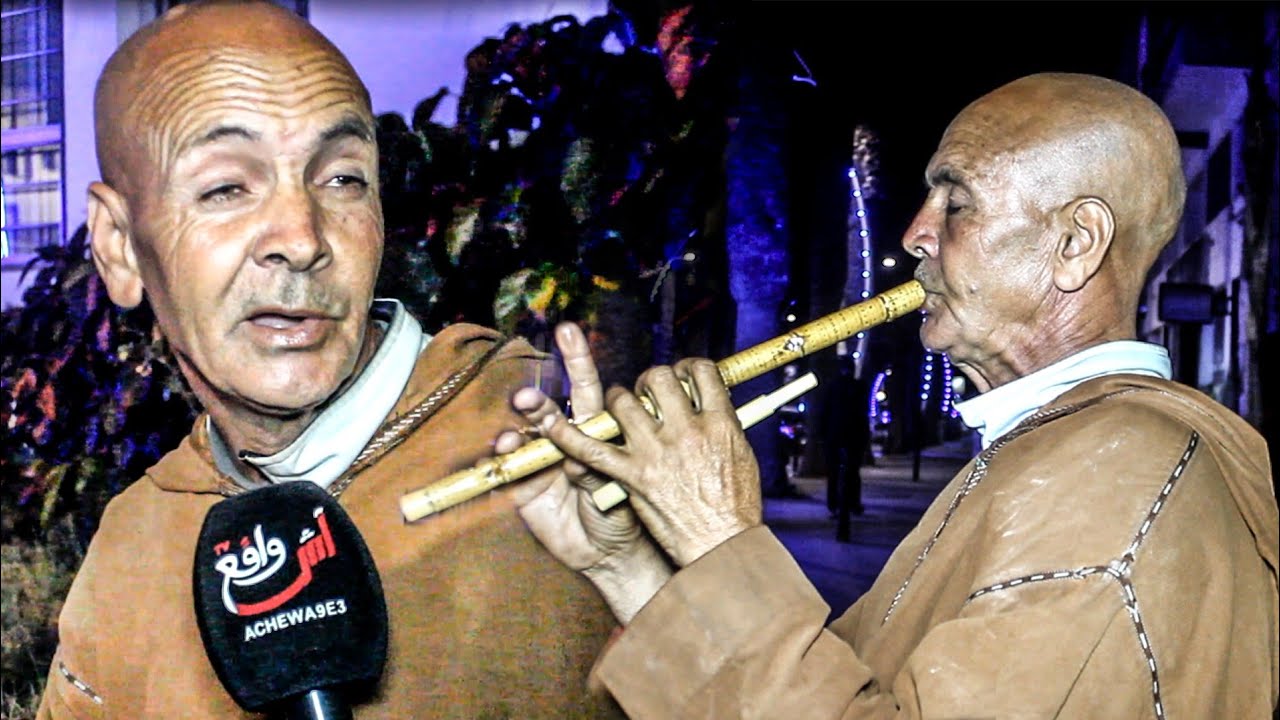 عازف ناي متجول...عندي موهبة من صغر كنصيب لقصبة كنبيعها باش كنعيش...