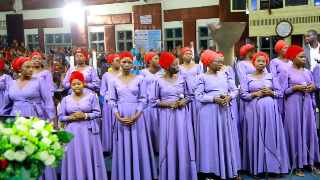 ARIKUNGOMA CHOIR💔: MURI INKINGI KAPISA  MUKOMERE MUKOMEZE  IMANA IZABAHEMBA👍