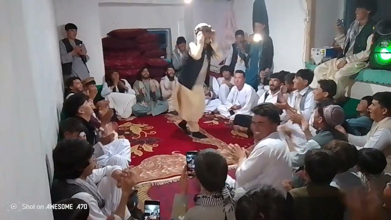 . جافر بابه در حال رقص ملنگی | نیقله  غزنی | رقص افغانی ومحلی اوموتو تیت🤤🤩