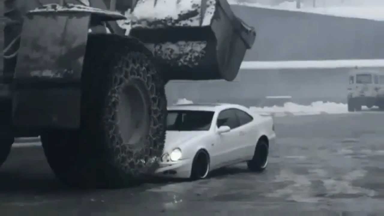 Mercedes CLK gets crushed by huge Construction Vehicle