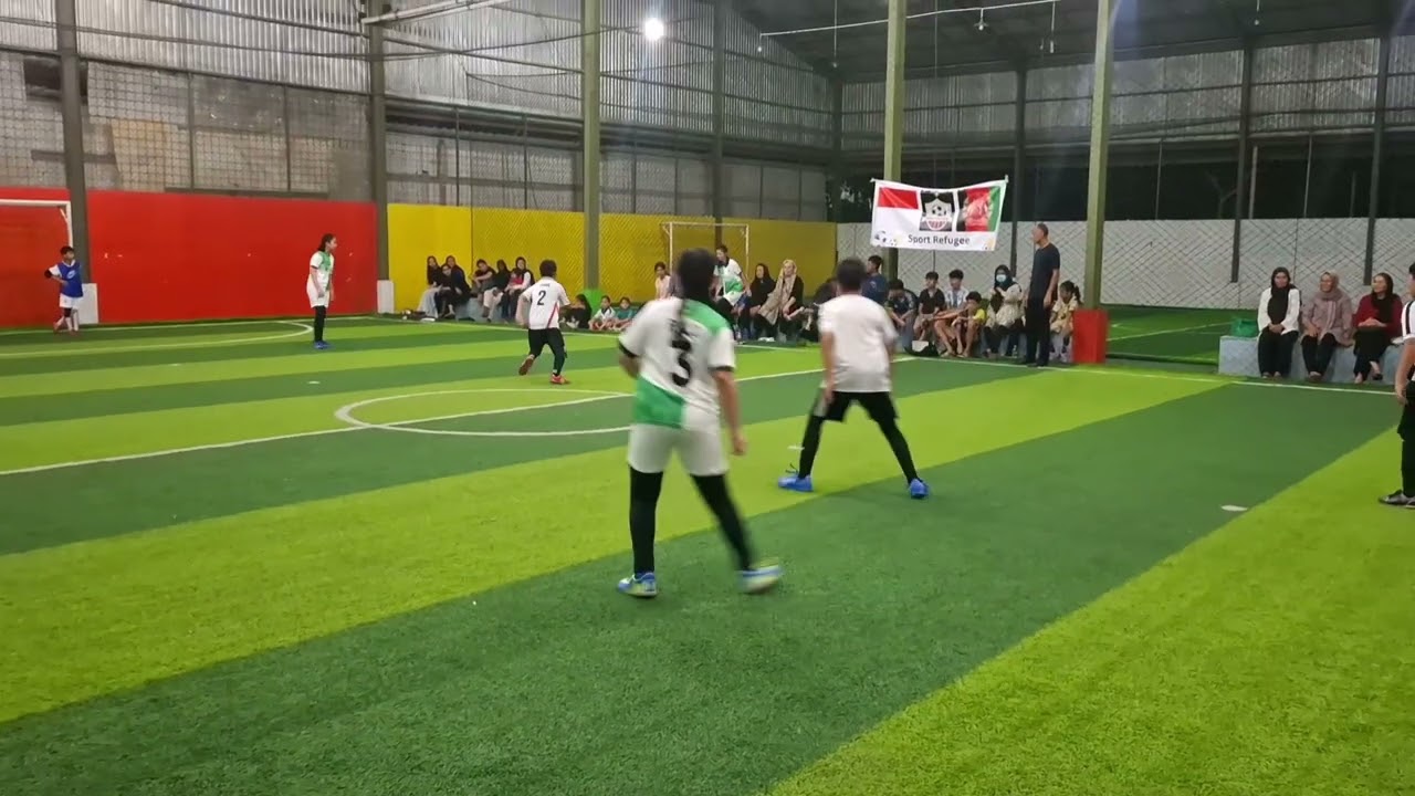بازی تیم مکتب Hope با تیم Sport Refugee تیم رامين👍👏. بازی خیلی خوب و عالی بود 👏👏⚽️🎊.