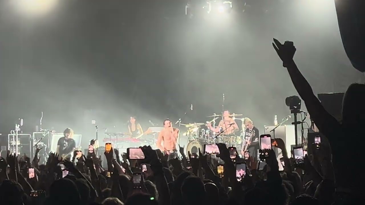 Yungblud “Changes” (Black Sabbath Cover), Brooklyn Paramount, NYC 9/16/25