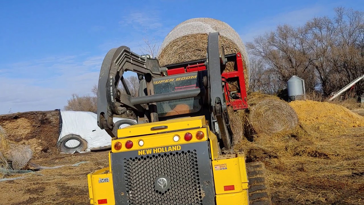 Net wrap remover for round bales