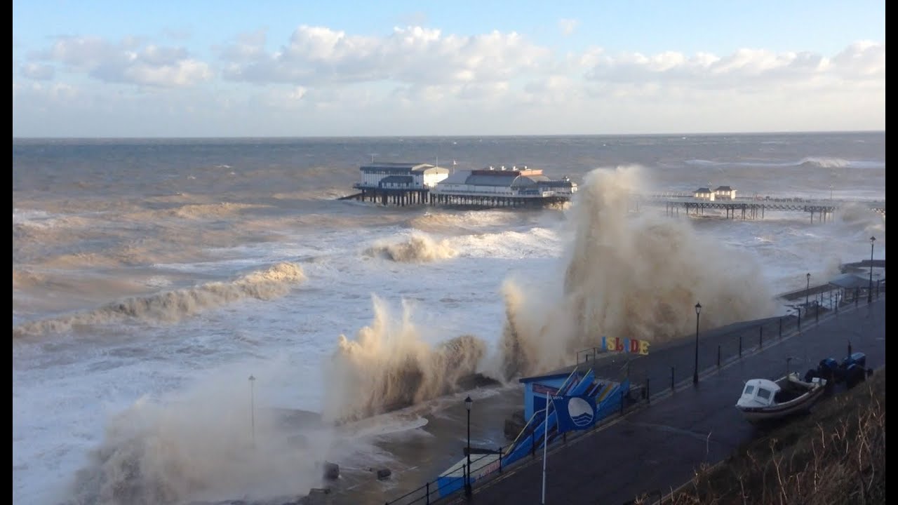 Peter Chilvers - Cromer Waves