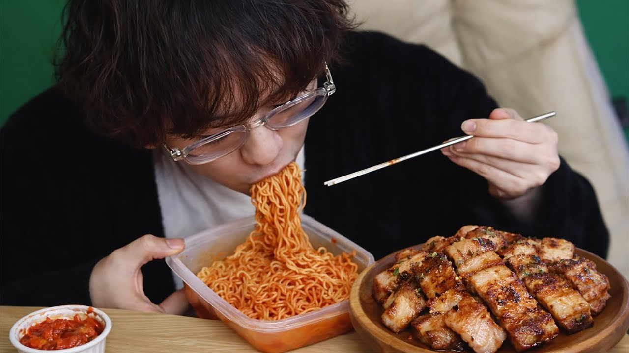 오늘메뉴 이거어때 ?! 비빔면과 삼겹살 [먹방]