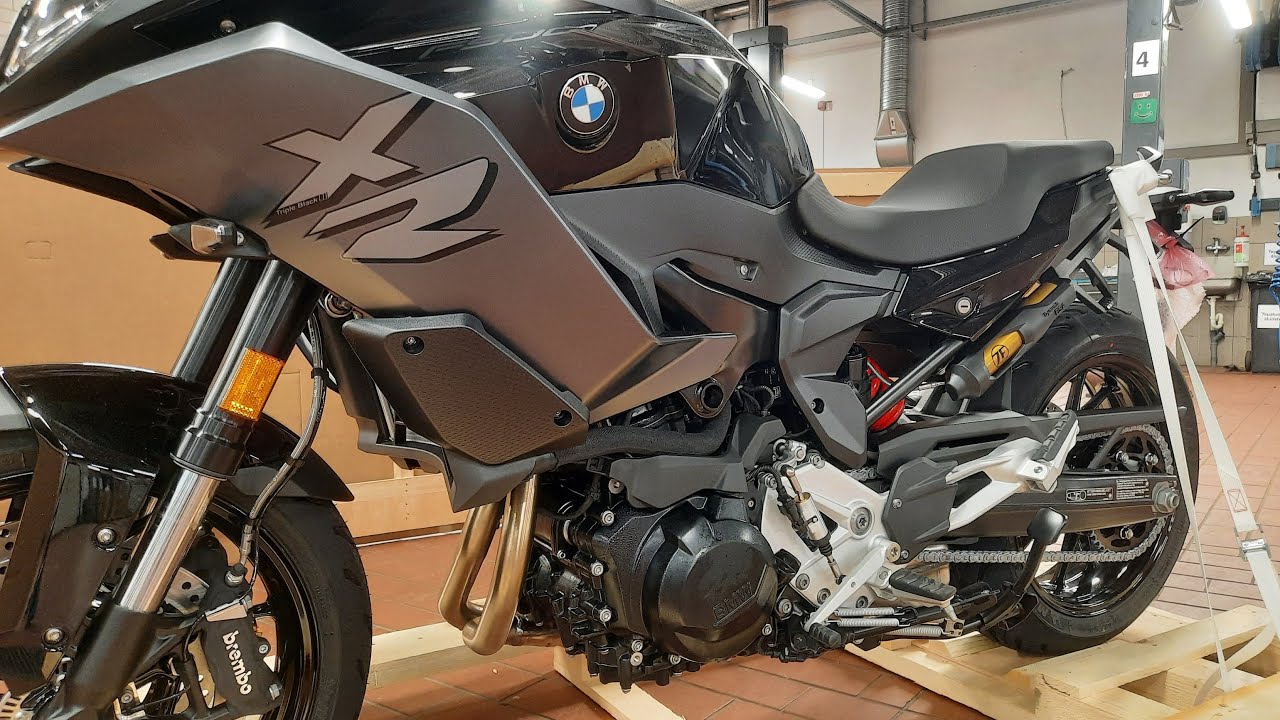 BMW F 900 XR Triple Black Unboxing