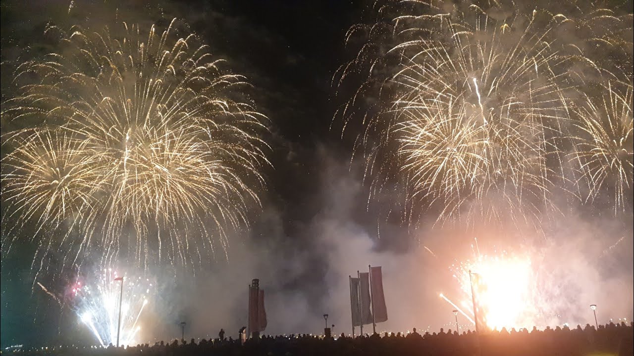 Liverpool  fireworks  display  Albert  dock 2019