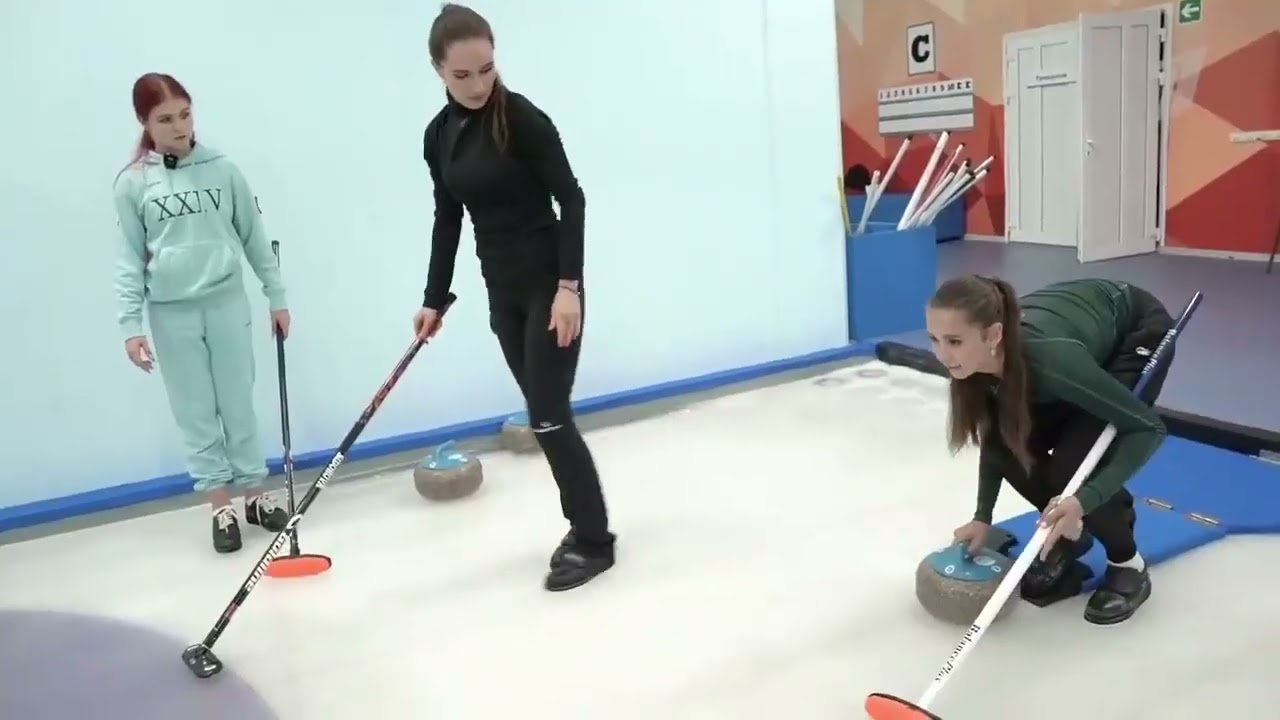 Камила Валиева, Саша Трусова, Саша Айс попробовали себя в кëрлинге.