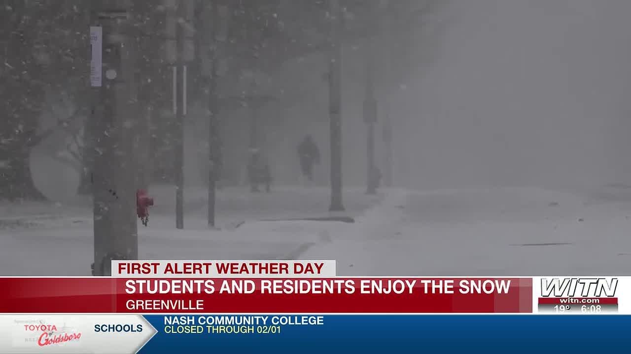 Students and residents enjoy rare snowfall in Greenville