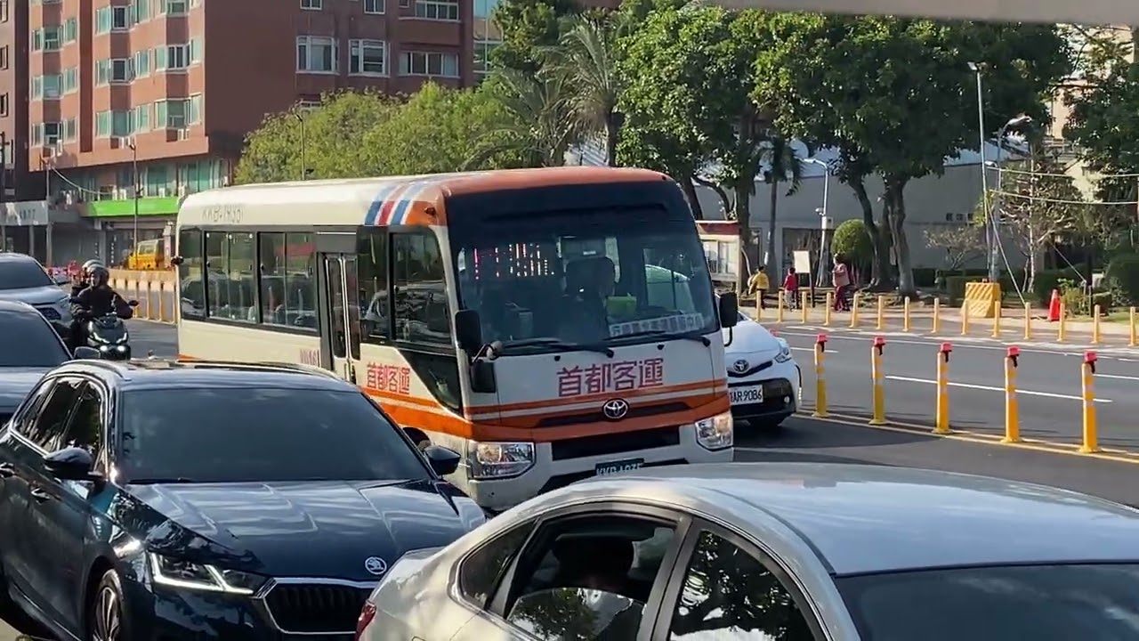 光華巴士 206往天母 EAL-3028 指南客運 957往捷運劍南路 EAA-091  首都客運 小16往公館里 KKB-1935 福林國小通過