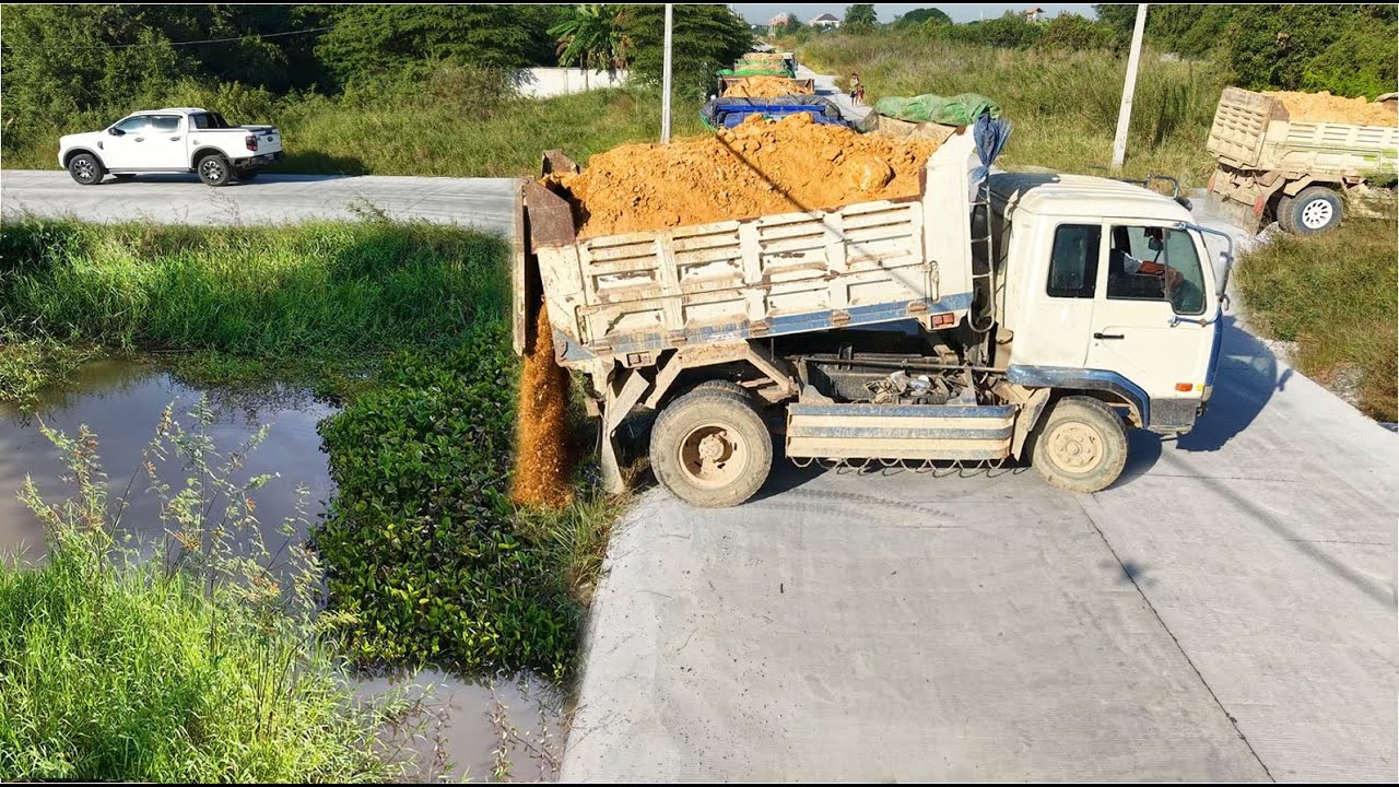  Started A New Project!Used Dump Truck Loading Soil Feild Develop,Expert Bulldozer D20P Pushing Soil