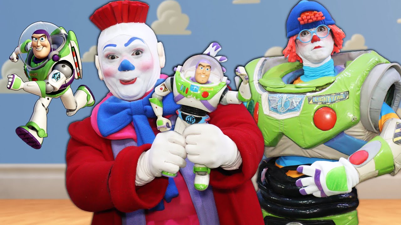 Pakaraka finge ser Buzz Lightyear do Filme