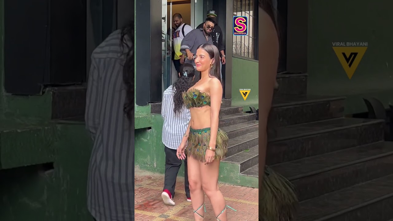 Soundous Moufakir Stuns Everyone In Her Peacock Outfit | Bollywood | Fashion | N18S | #viral